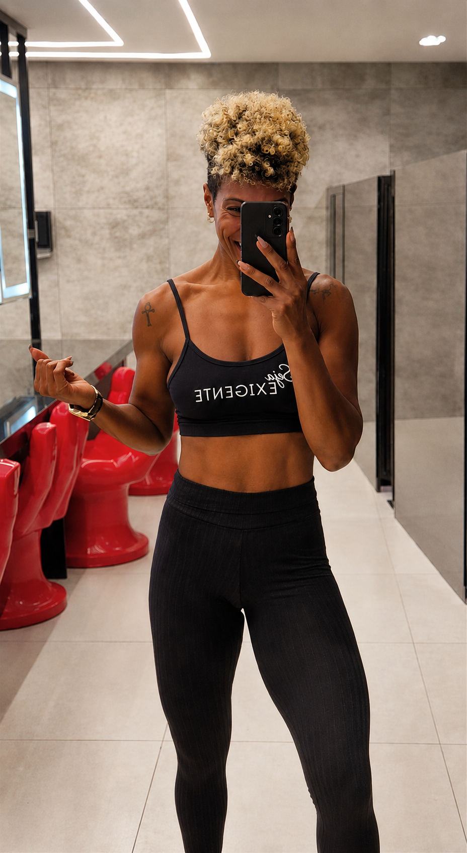 No vestiário, de top e legging pretos — #sejaexigente